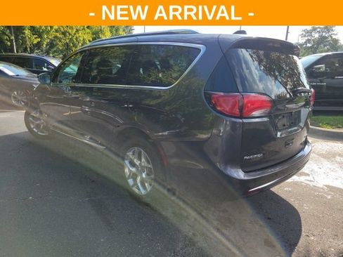 Used 2019 Chrysler Pacifica Limited FWD image 5