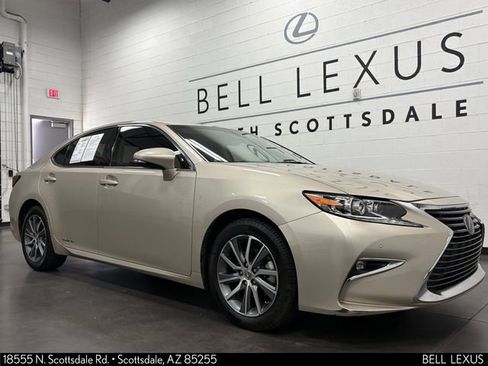 Used 2017 Lexus ES 300h FWD image 2