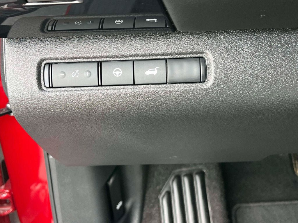 Used 2026 Nissan Pathfinder SV FWD image 31