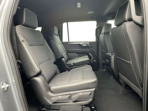 New 2026 Chevrolet Suburban Premier AWD/4WD image 29