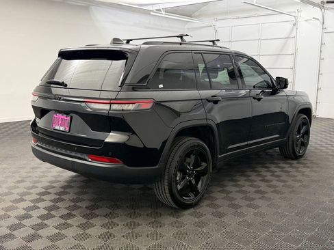 Used 2023 Jeep Grand Cherokee Altitude AWD/4WD image 8