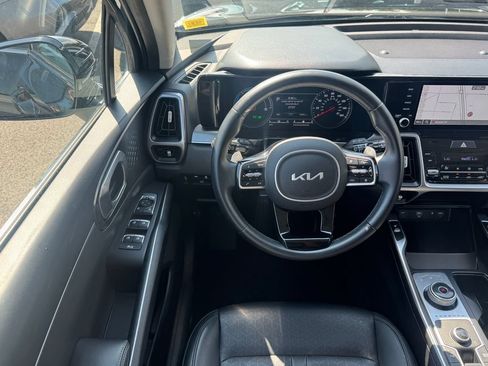Used 2023 Kia Sorento EX AWD/4WD image 14