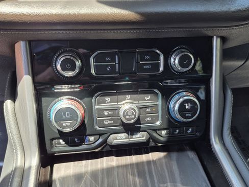 Used 2023 GMC Yukon XL Denali AWD/4WD image 30