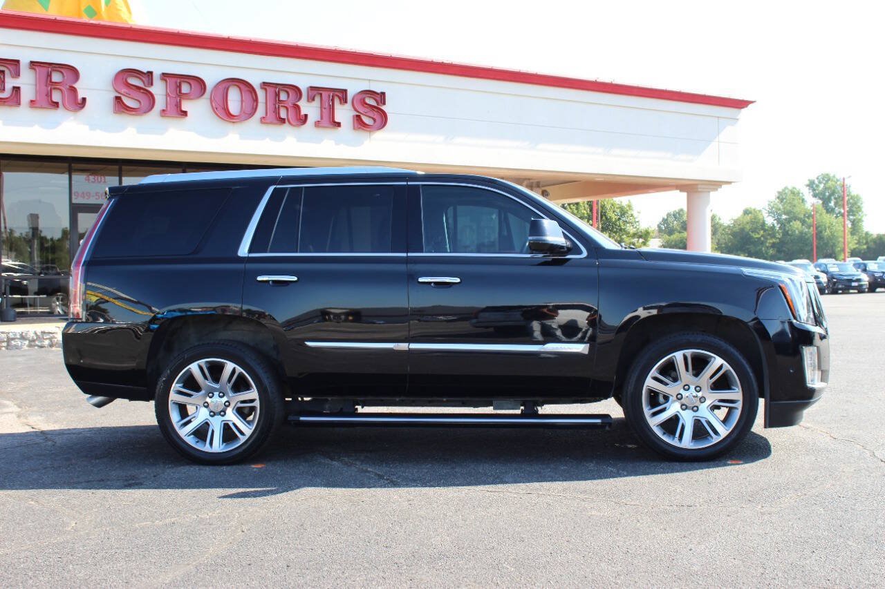 Used 2017 Cadillac Escalade Premium Luxury RWD image 3