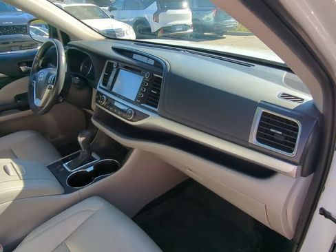 Used 2019 Toyota Highlander XLE image 42