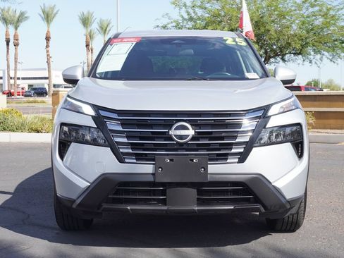 Certified 2025 Nissan Rogue SV AWD/4WD image 5