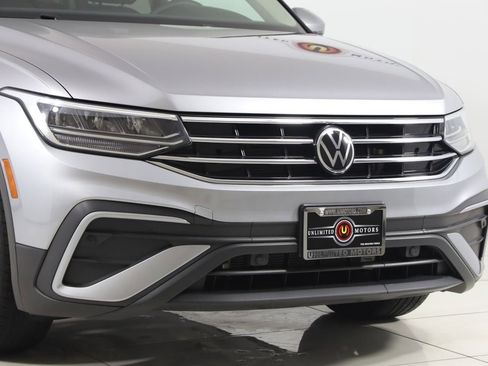 Used 2022 Volkswagen Tiguan SE w/ Panoramic Sunroof Package image 41