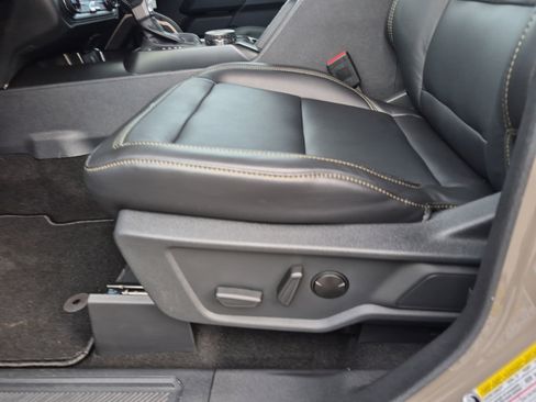 New 2025 Ford Bronco Badlands image 12