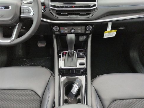 New 2026 Jeep Compass Latitude image 18