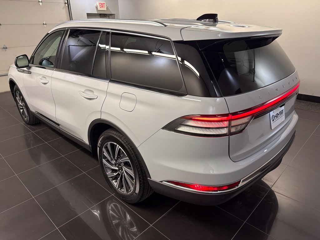New 2027 Lincoln Aviator AWD image 4