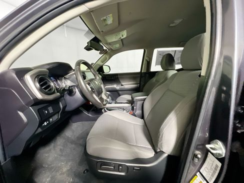 Used 2022 Toyota Tacoma SR5 w/ Technology Package RWD image 14