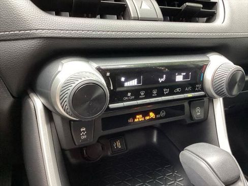 Certified 2025 Toyota RAV4 LE AWD/4WD image 15