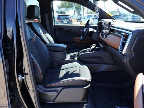 Used 2024 GMC Canyon AT4 image 8