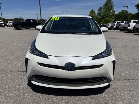 Used 2020 Toyota Prius LE image 2