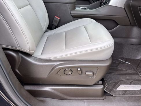Used 2024 Chevrolet Tahoe Z71 w/ Luxury Package AWD/4WD image 11