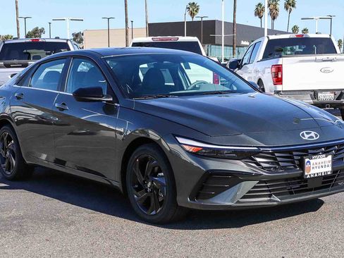 New 2026 Hyundai Elantra SEL Sport Premium FWD image 3