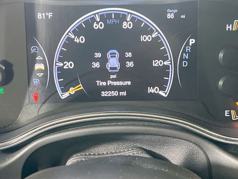 Used 2022 Jeep Grand Cherokee Limited image 12