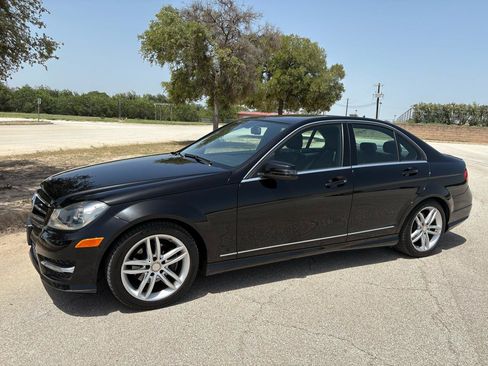 Used 2014 Mercedes-Benz C 250 Sedan image 3