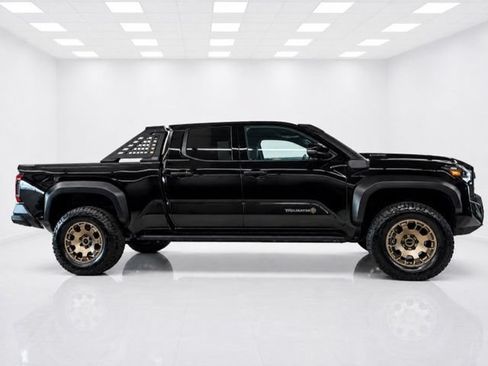Used 2025 Toyota Tacoma 4x4 Double Cab Hybrid image 8