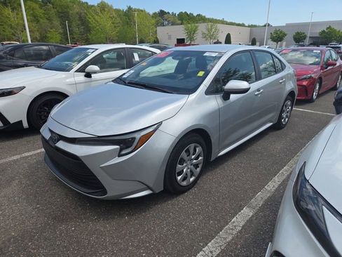 Used 2025 Toyota Corolla LE w/ Convenience Package image 7