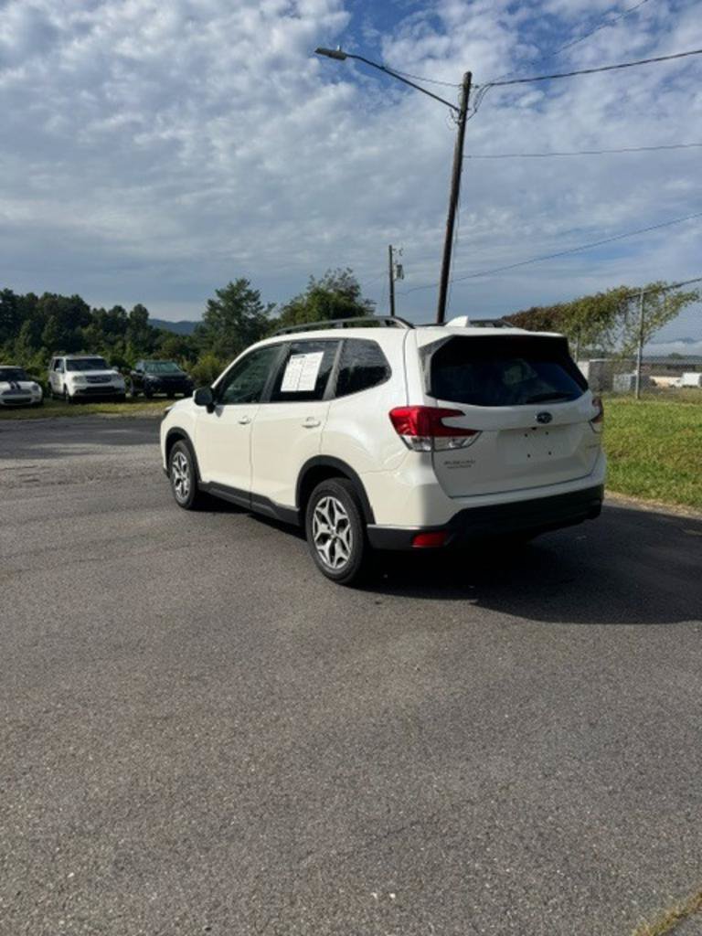 Used 2023 Subaru Forester Premium AWD/4WD image 6