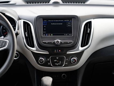 Used 2022 Chevrolet Equinox LS w/ LS Convenience Package AWD/4WD image 22