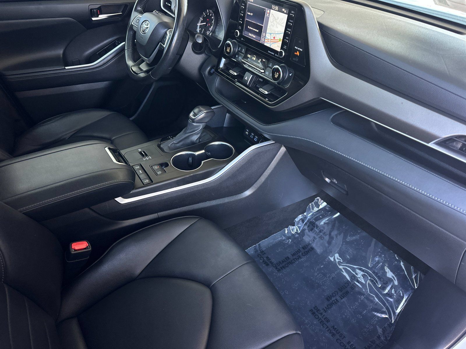 Used 2022 Toyota Highlander XLE FWD image 16