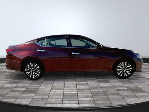 Used 2023 Nissan Altima 2.5 SV AWD/4WD image 8