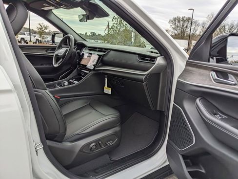 New 2026 Jeep Grand Cherokee Limited w/ Limited Altitude Package RWD image 36