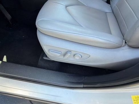 Used 2021 Toyota Highlander XLE AWD/4WD image 22