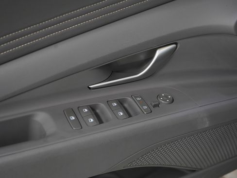 Used 2025 Hyundai Elantra SEL image 20