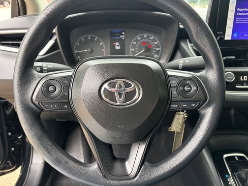 Used 2025 Toyota Corolla LE image 13