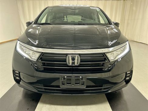 Used 2024 Honda Odyssey Elite image 3