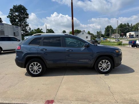 Used 2020 Jeep Cherokee Latitude w/ Cold Weather Group AWD/4WD image 5