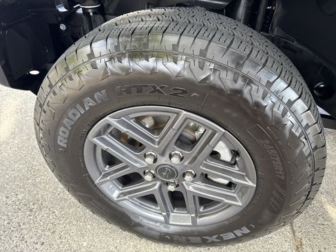 Used 2025 Jeep Wrangler Sport S image 12