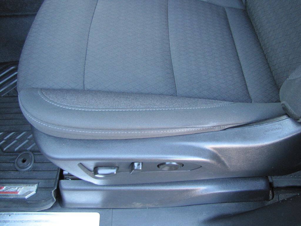 Used 2025 Chevrolet Silverado 2500 LT w/ Convenience Package AWD/4WD image 16
