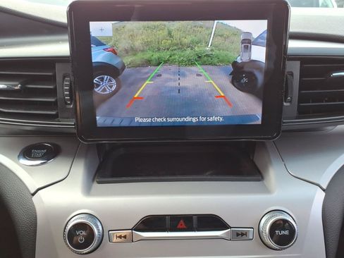 Used 2023 Ford Explorer XLT AWD/4WD image 16