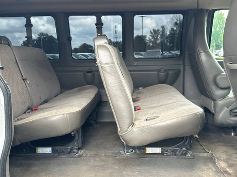 Used 2017 Chevrolet Express 3500 LT w/ LT Preferred Equipment Group RWD image 13