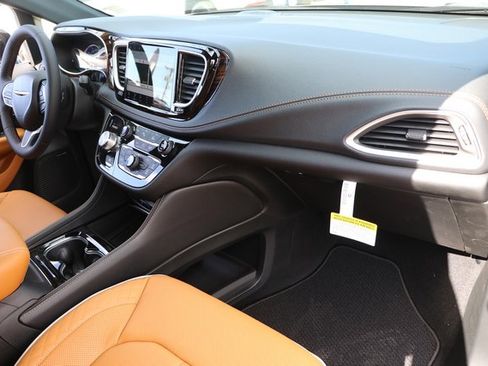 New 2023 Chrysler Pacifica Pinnacle image 46