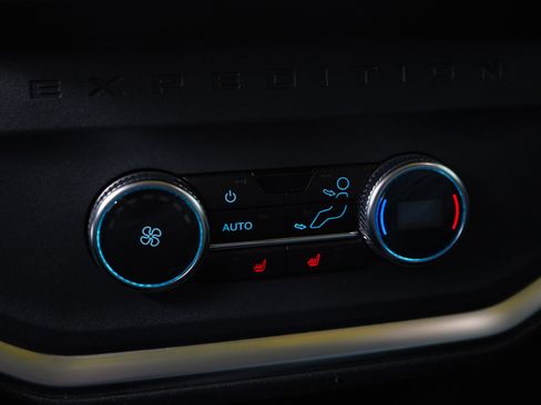 Used 2025 Ford Expedition Platinum AWD/4WD image 25