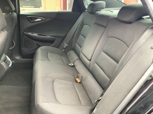 Used 2017 Chevrolet Malibu LT FWD image 12