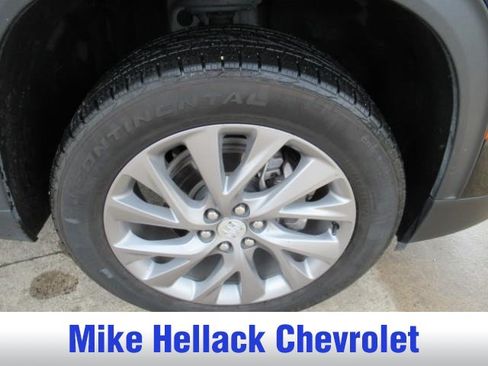 Used 2025 Buick Enclave Preferred FWD image 9
