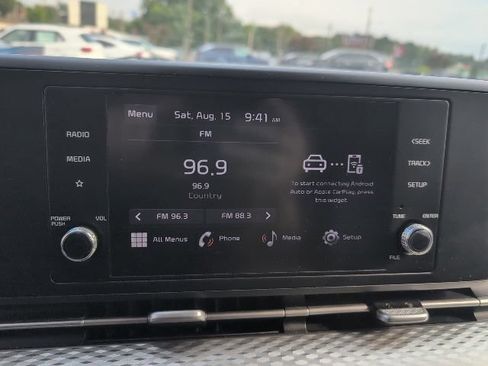 Used 2024 Kia Carnival LX FWD image 21