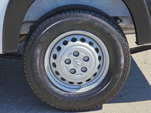 Used 2025 RAM ProMaster 2500 w/ Convenience Group image 12