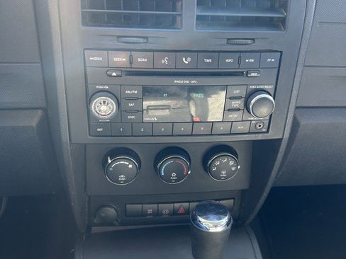 Used 2008 Dodge Nitro SXT image 10