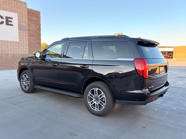 Used 2025 Ford Expedition Active AWD/4WD image 9