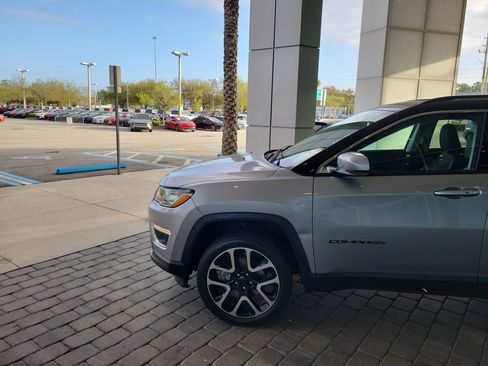 Used 2018 Jeep Compass Limited image 2