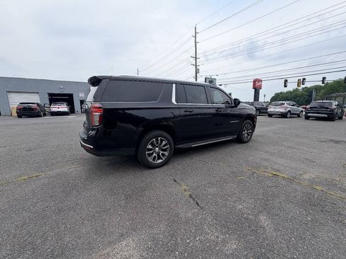 Used 2022 Chevrolet Suburban LT AWD/4WD image 19