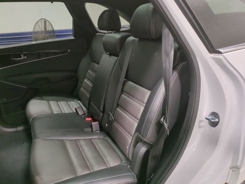 Used 2018 Kia Sorento SX image 12
