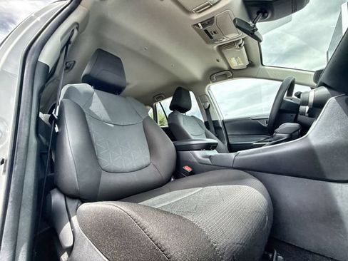 Used 2025 Toyota RAV4 XLE AWD/4WD image 23
